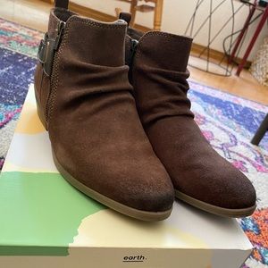 Brown suede zip bootie